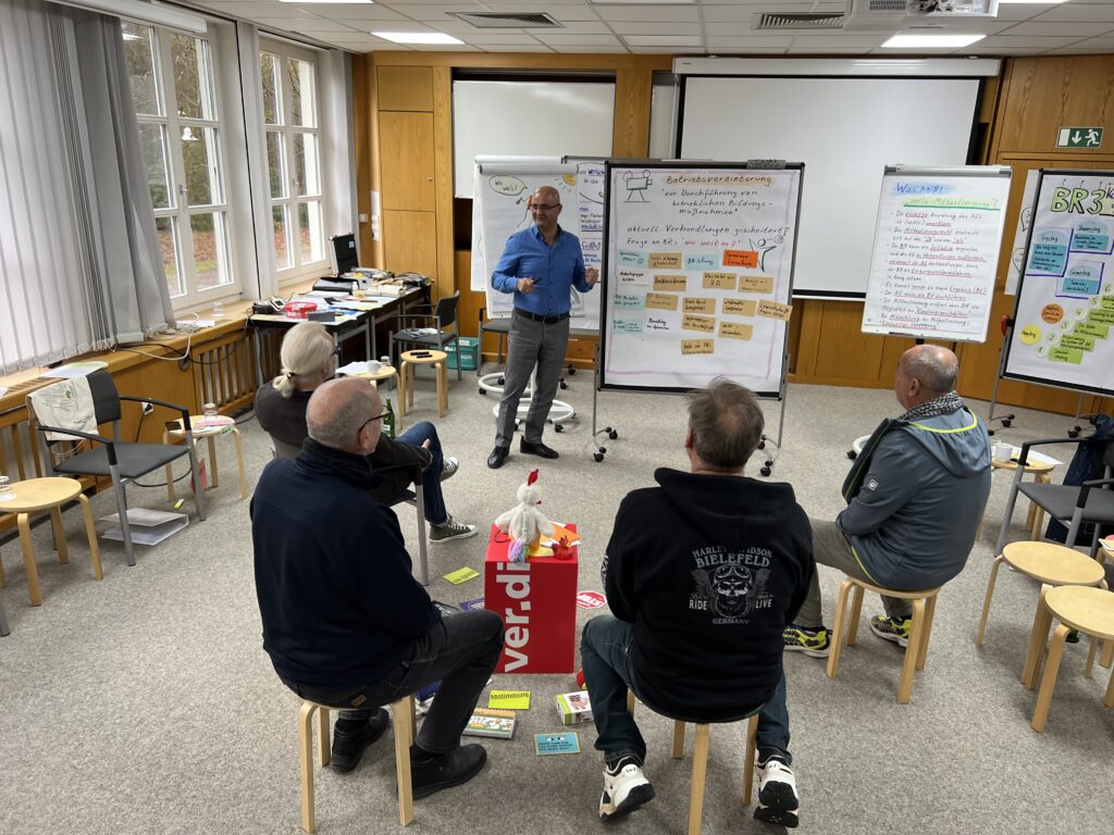 Cihangir Dikme gibt ein Seminar